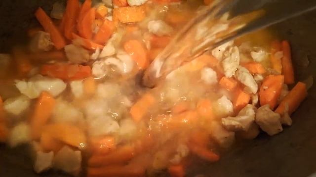 Плов из пропаренного риса с курицей