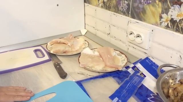 VLOG/РЫБНЫЕ КОТЛЕТЫ С ГРИБАМИ/ГОТОВИМСЯ К ШКОЛЕ смотреть онлайн