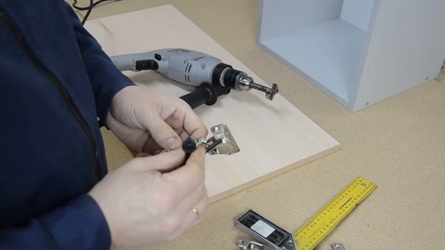 Установка мебельной петли