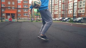 Как научиться набивать на пятках | Heel juggling обучение