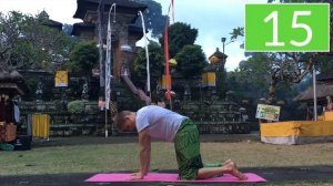 Вечерняя йога перед сном. Йога вечером для начинающих. 7 минут. (Видео урок с о. Бали)