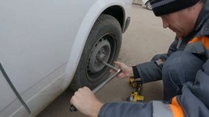 ГАЙКОВЕРТ DEWALT DCF887N. Момент затяжки колесных болтов на ВАЗ 2107
