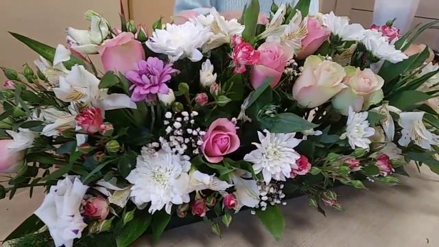 Делаем цветочную композицию для стола часть 3, мастер класс флористика смотреть онлайн