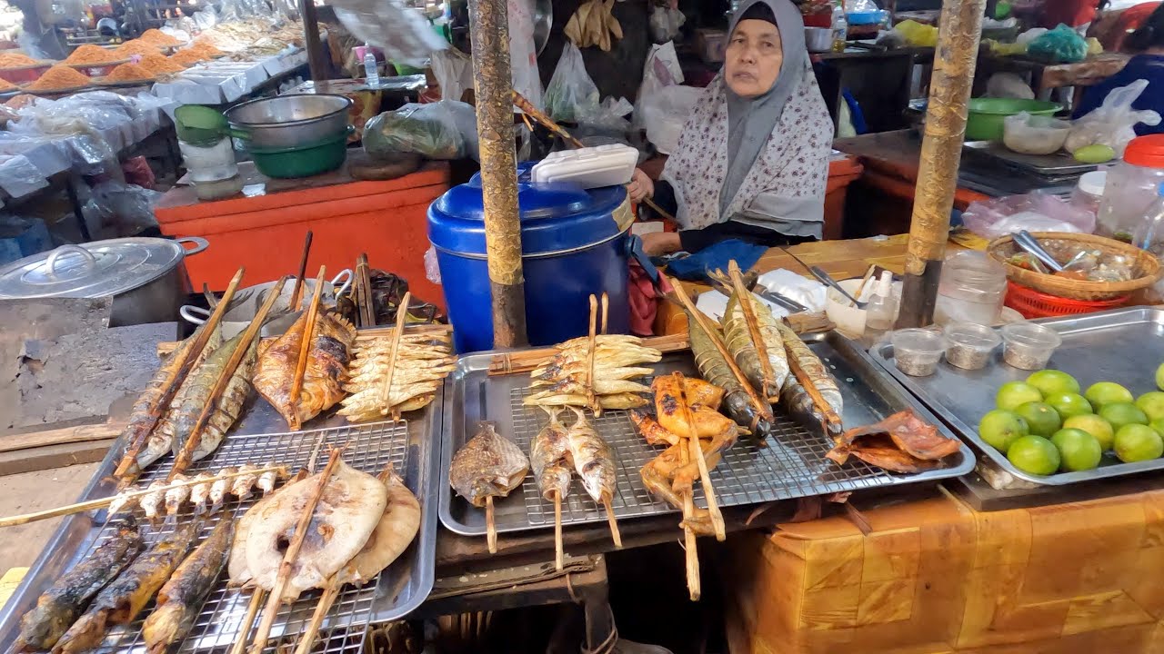 Рынок крабов и морепродуктов в Кепе. Жирная каракатица