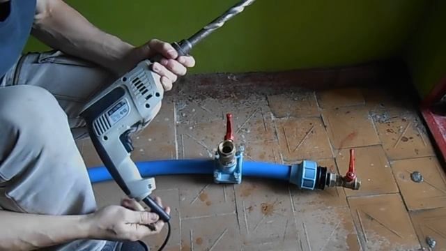 Как сделать врезку в трубу под давлением.mp4 смотреть онлайн