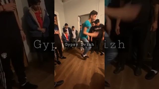 ⚜️Цыганский Движ⚜️ цыганские парни танцуют