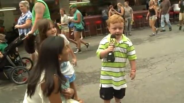 "Apparently" This Kid is Awesome, Steals the Show During Interview смотреть онлайн