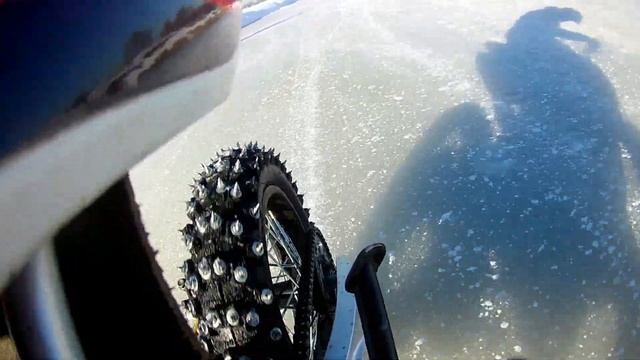 ВЕСЕННИЙ БЕСПРЕДЕЛ НА ПИТБАЙКЕ ПО ЛЬДУ! смотреть онлайн