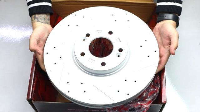 Передний тормозной диск Evolution с перфорацией и насечками, в покрытии GEOMET Артикул: CBR6538 смотреть онлайн