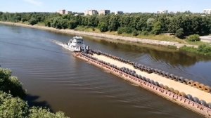 Речной толкач с баржой.