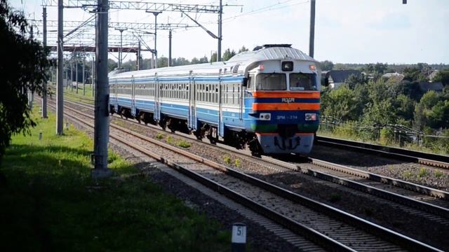 ДР1а-314 (Бобруйск-Осиповичи)+ЭПр-001 (Минск-Гомель) на перегоне Бобруйск-Березина.. смотреть онлайн