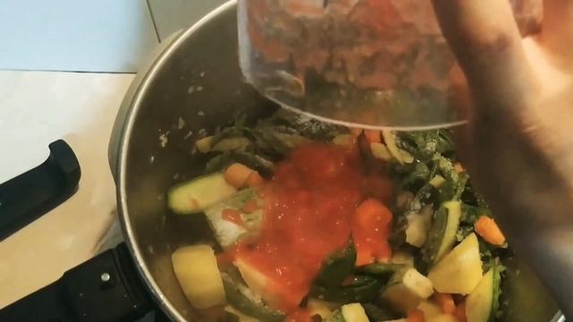 КАК ПОЛЬЗОВАТЬСЯ СКОРОВАРКОЙ FISSLER. ГОТОВИМ СТРУЧКОВУЮ ФАСОЛЬ ПО-ГРЕЧЕСКИ