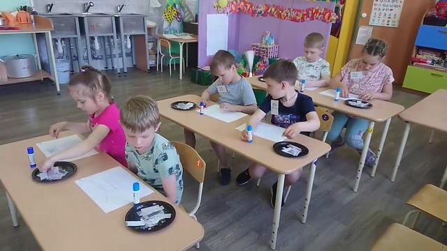 МБДОУ "Детский сад "Новотроицкий". Старшая гр. Сюжетно-ролевая игра "Семья. Дизайн комнаты". смотреть онлайн