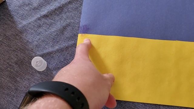 How to Make a DIY Ukraine Flag at Home - Craft Project to Show Your Solidarity and Support смотреть онлайн
