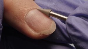 Как обработать влажную и ползущую кутикулу