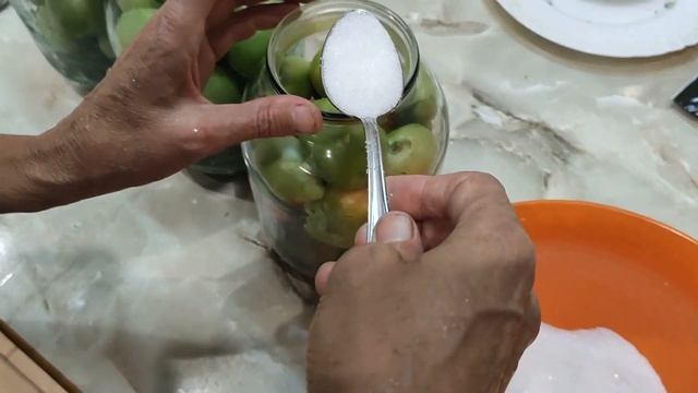 Мариновані зелені / бурі помідори Консервація на зиму