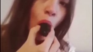 Девушка с огурцом. Шок!