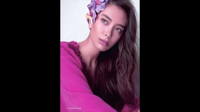 Личная жизнь Неслихан Атагюль: муж, дети, семья смотреть онлайн