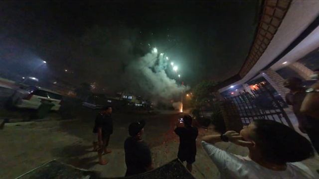 Year2020 Chinese New Year fireworks, my mavicpro2 almost got hit by 3inch fireworks XD. смотреть онлайн