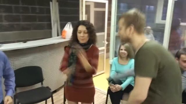 Веселая и ооочень энергичная разминка между глубокими темами тренинга по целям