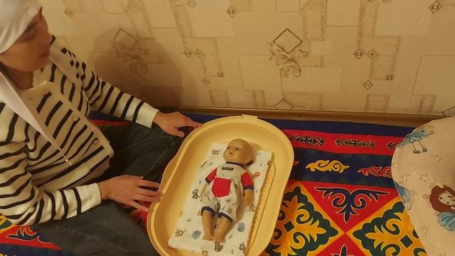 Балаңызды былай шомылдырмаңыз! /Как правильно купать новорожденного? смотреть онлайн