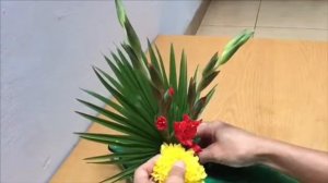 SIMPLE IKEBANA FLOWER ARRANGEMENT