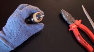 DIY  Как разобрать лампочку и отделить цоколь / How to disassemble and separate the bulb socket