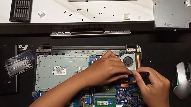 HP TPN-C125- Upgrade ram, clean fan and replace thermal paste смотреть онлайн