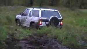 Nissan Terrano vs Russian UAZ 469 ( Ниссан Терано и Уазик).avi