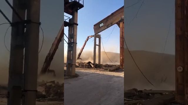 Демонтаж наклонной галереи бывшего завода ЖБИ г. Строитель Белгородская область смотреть онлайн
