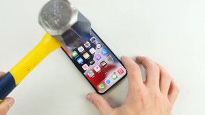 Что будет если разбить iPhone 13 Pro Молотком?
