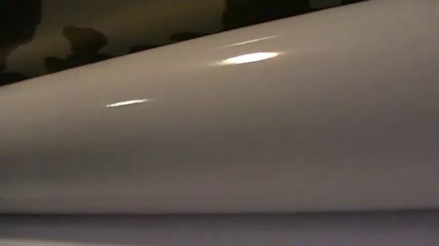 Белая глянцевая виниловая автомобильная самоклеюаяся плёнка