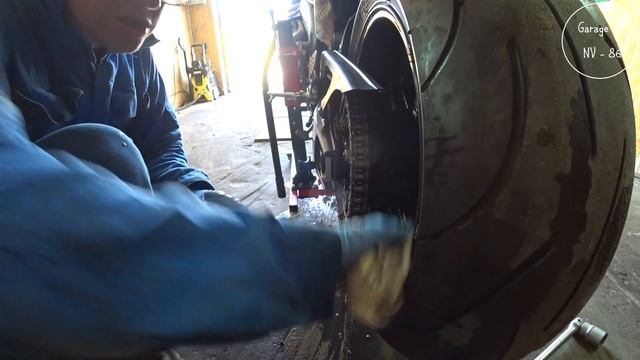 Смазка цепи на YAMAHA YZF R1 смотреть онлайн