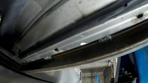 как снять листву не повредив клипсы мерседес w124.