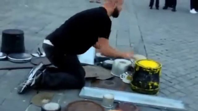 Уличный музыкант/Виртуоз/Игра на барабанах/#барабанщик смотреть онлайн