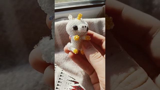 единорожка из бисера? #бисероплетение #бисеромания #бисер #diy #амигурумиизбисера #handmade