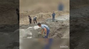 Турсунзаде . Работ