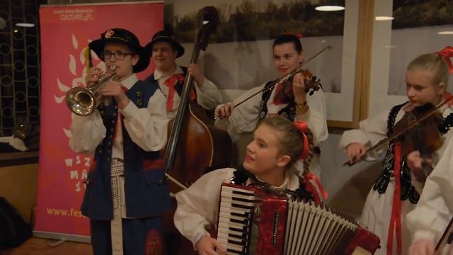 Młoda kapela Kurasie - polka смотреть онлайн