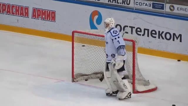 Roman Golovanov and Fedor Korotaev pre-game warm-up during Red army-Reactor hockey game 04/22/17 смотреть онлайн