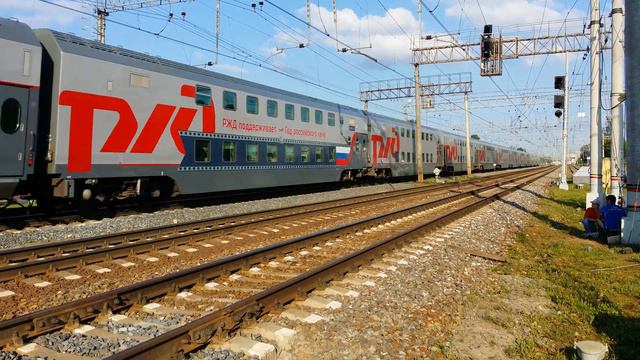 ЭП20-052 с поездом №103 Адлер-Москва пролетает переезд в Быково смотреть онлайн