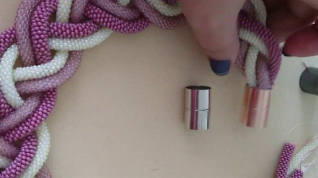 Анонс. Колье Коса из бисера оформленая 15мм магнитной застежкой смотреть онлайн