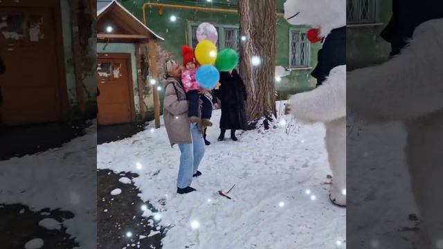 Маленькая Арина не хотела отпускать Тучку, и после его ухода.... смотреть онлайн