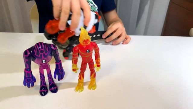 Видео про игрушки Бен 10, топ 5 супер героев и часы бен 10 трансформер смотреть онлайн