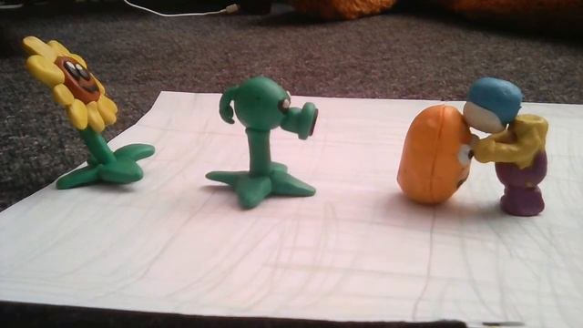 Пластилиновые мультик (ЗОМБИ VS растений-Zombes VS Plants)