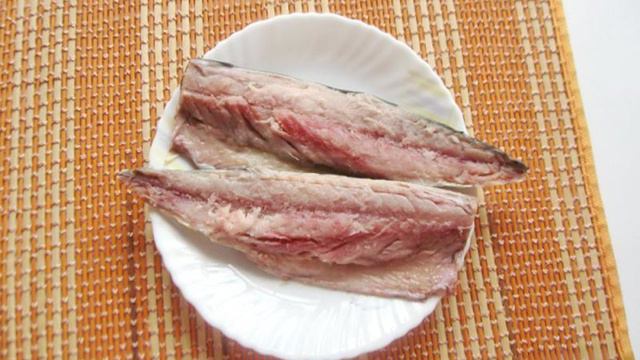 Скумбрия соленая в масле