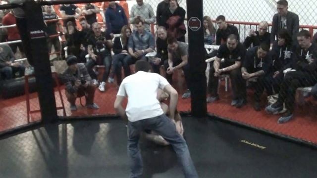 ММА. Лига аматорских боев "куZня".  Илья «ГРЕК» Колесников  VS Соловей«МАЗАЙ» Дмитрий смотреть онлайн
