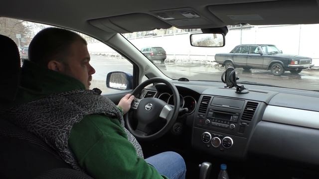 Nissan Tiida - заведомо отличный автомобиль. смотреть онлайн