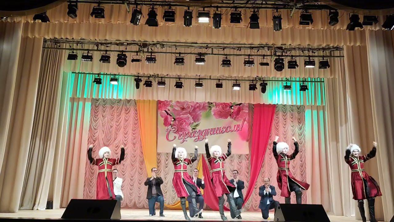 Донское сияние поздравляет С 8 марта! (Когда поют о любви казаки) смотреть онлайн