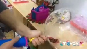 ЛАЙФХАК. КАК ЗАВЯЗЫВАТЬ УЗЕЛ НА ШАРАХ БОБО ВМЕСТЕ С ИГРУШКОЙ ИЗ ФАЛЬГИ.