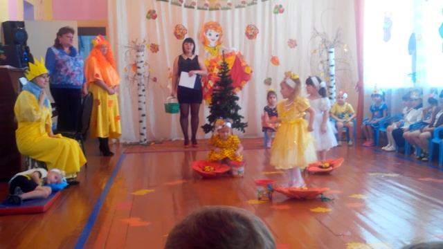 Танец Пчелки средняя группа Осенние праздник смотреть онлайн